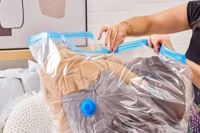 Best Travel Vacuum Bags with Electric Pump | Save 80% Space Person